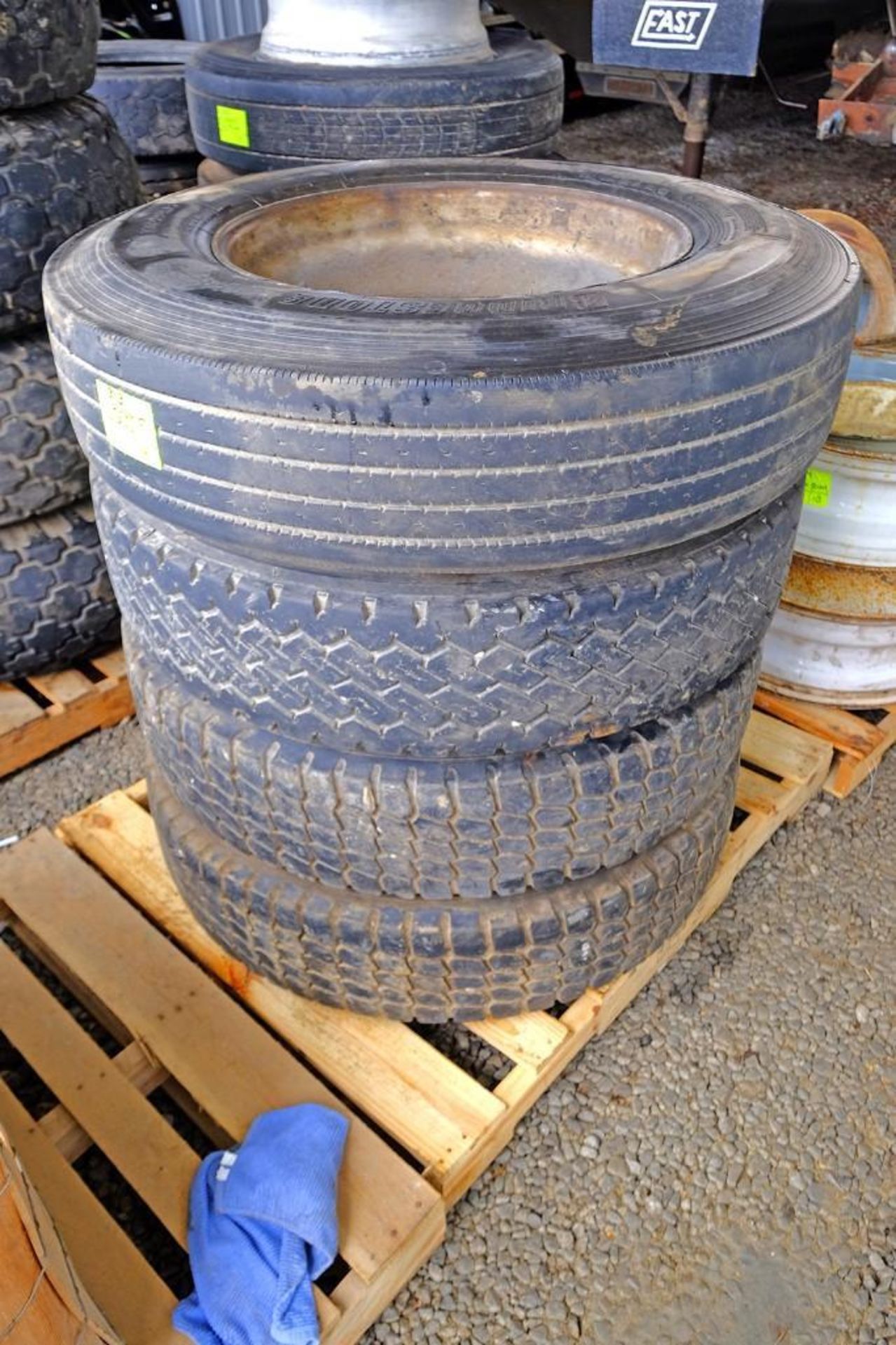 11R24.5 TIRES WITH RIMS