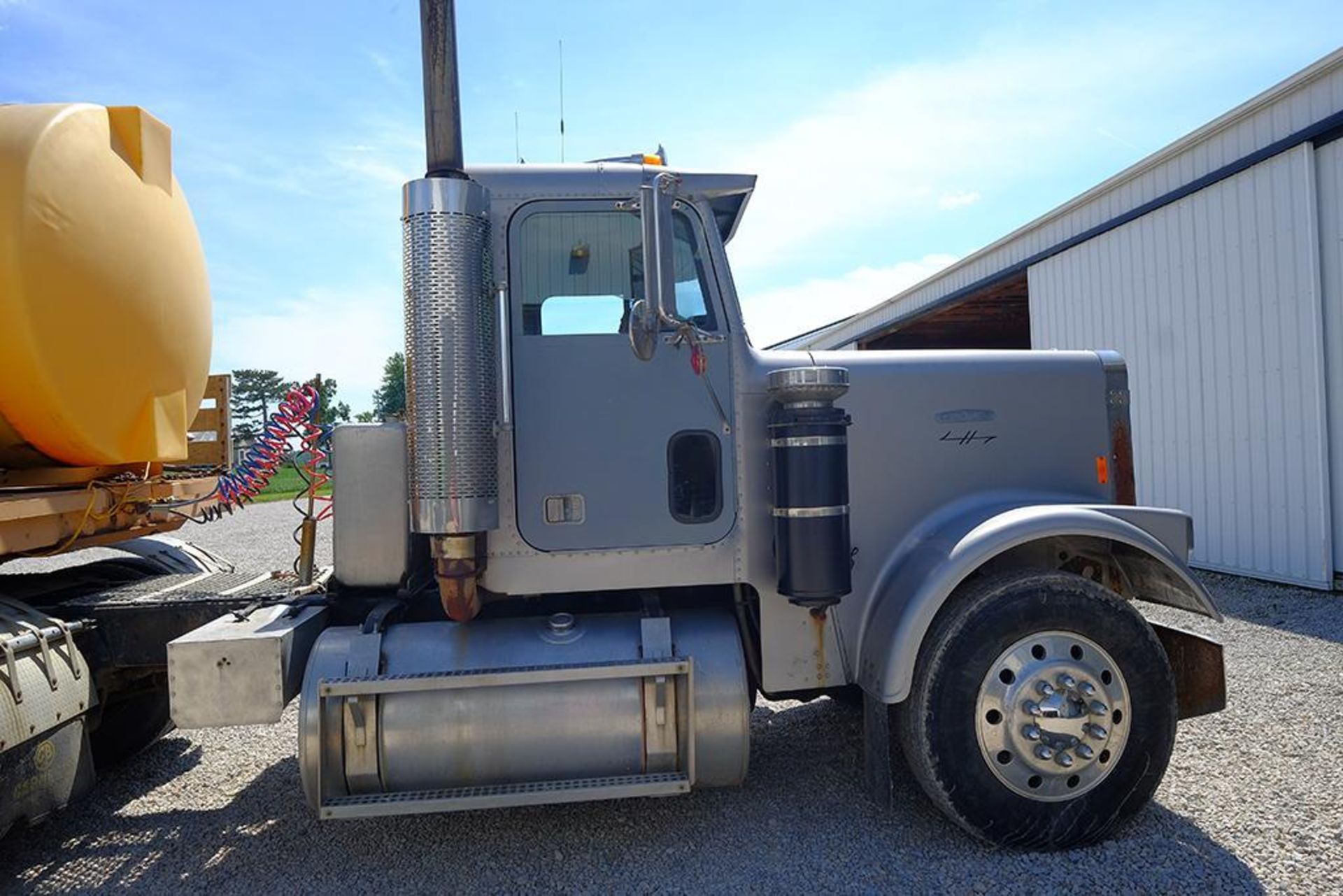 1985 FREIGHTLINER SEMI TRACTOR - Image 8 of 14