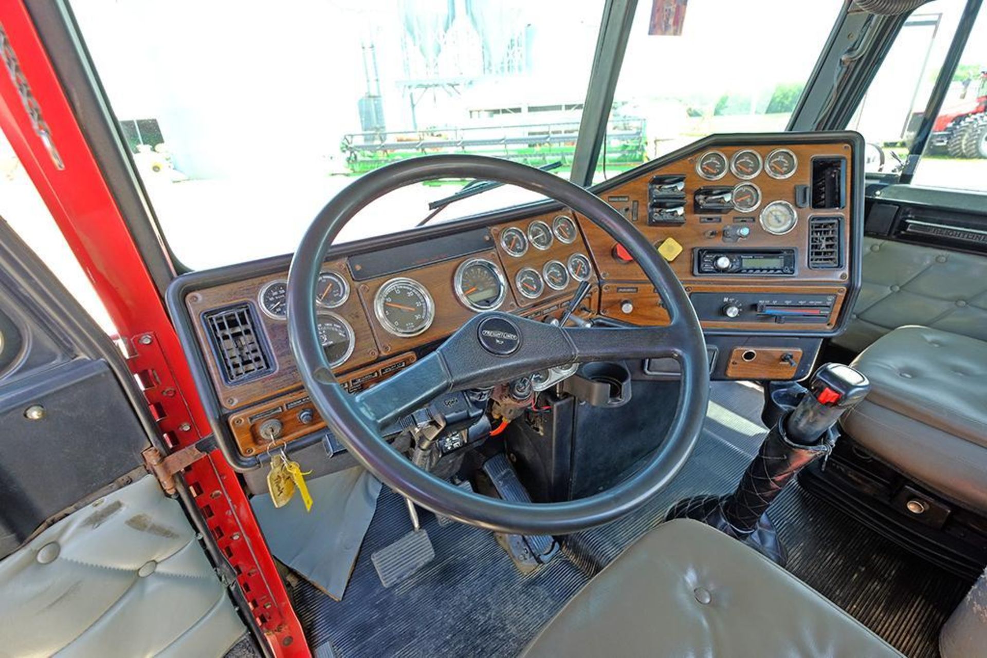 1994 FREIGHTLINER SEMI TRACTOR - Image 13 of 17