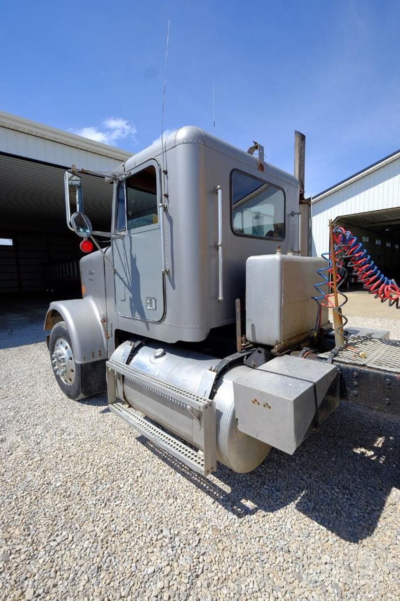 1985 FREIGHTLINER SEMI TRACTOR - Image 6 of 14