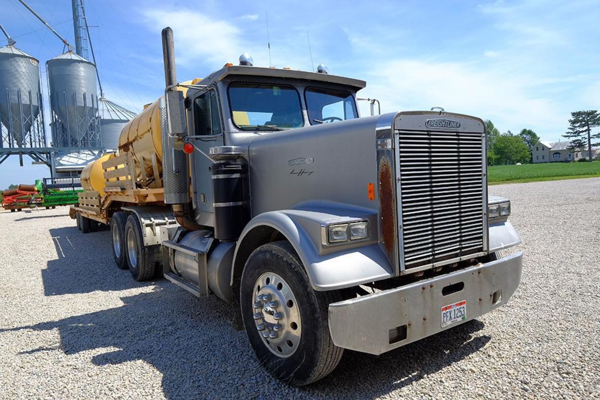 1985 FREIGHTLINER SEMI TRACTOR - Image 7 of 14