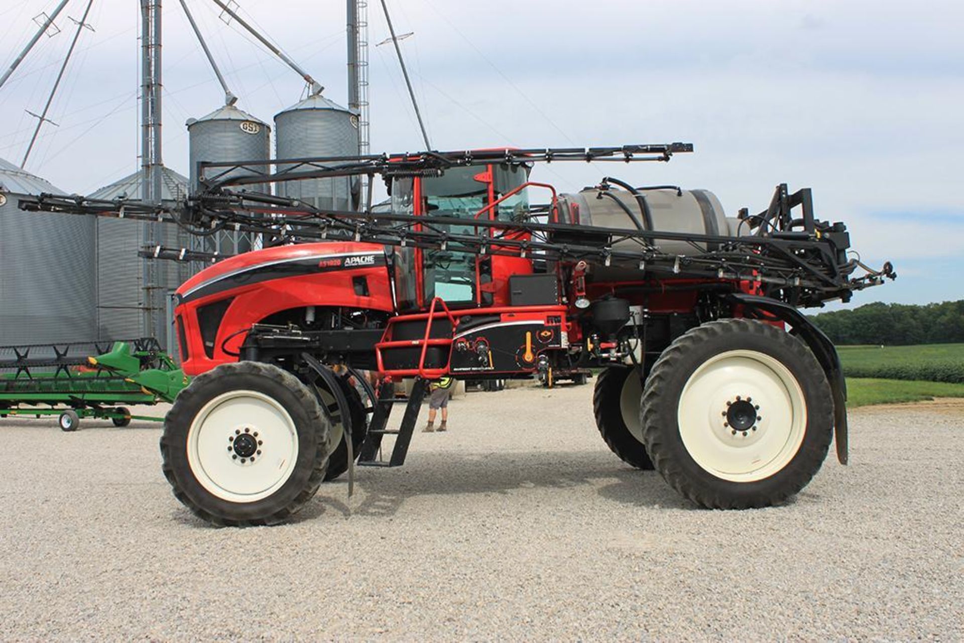 2012 APACHE AS1020 SPRAYER - Image 8 of 18