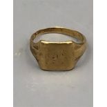 A 9ct gold signet ring (4.7g)