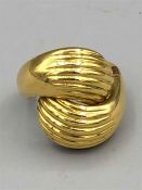 A hallmarked gold ring (8g)