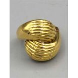 A hallmarked gold ring (8g)