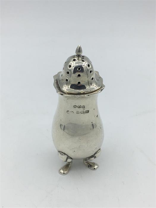 A silver pepper pot, hallmarked Birmingham 1931-32