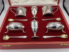 A boxed cruet set by William Walker Antiques ltd of Chancery Lane, hallmarked 1970