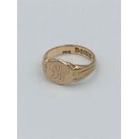 A 9ct gold signet ring (2.9g)