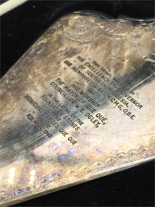 A ceremonial trowel in boxed case bearing the inscription: 'This trowel was used by his excellency - Image 3 of 4