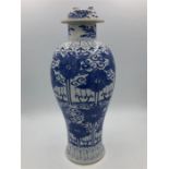 An 18th Century blue and white Chinese vase, with broken lid.