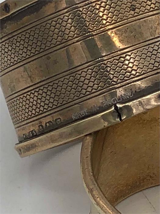 Five hallmarked silver napkin rings - Image 4 of 4