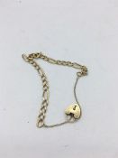 A 9ct gold bracelet with heart fastener (12.9g)