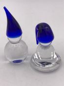 A Hadeland of Norway glass figures with blue hats 5.5 cm and 5 cm tall.
