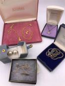 Assorted silver jewellery