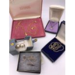 Assorted silver jewellery