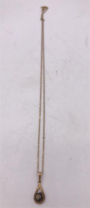 A 9ct gold necklace and pendant - Image 2 of 2