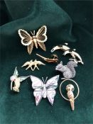 A selection of costume jewellery.