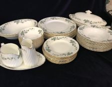 An place Minto 'Greenwich' dinner service to include main plates, side plates, soup bowls, dessert