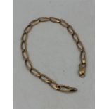 A 9ct gold bracelet (6.8g)