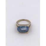 An Aquamarine and gold ring