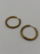 A pair of Asian gold hoop earrings (4.2g)