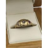 A 15ct gold ring with diamond and rubies (1.8g)