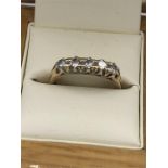 A 15ct yellow gold five stone diamond ring (2.7g)