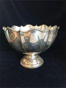 A silver punch bowl, hallmarked London 1970 by Payne & Son of Oxford Street (1.295kg)