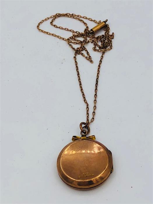 A 9ct rose gold necklace and locket (6.6g)
