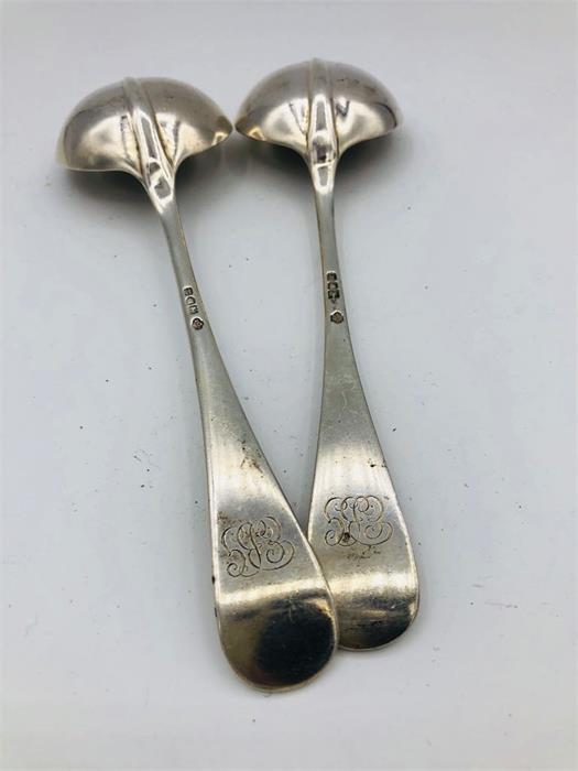 A pair of sauce spoons in silver dated 1905 by WH & Sons Ltd. - Image 2 of 3