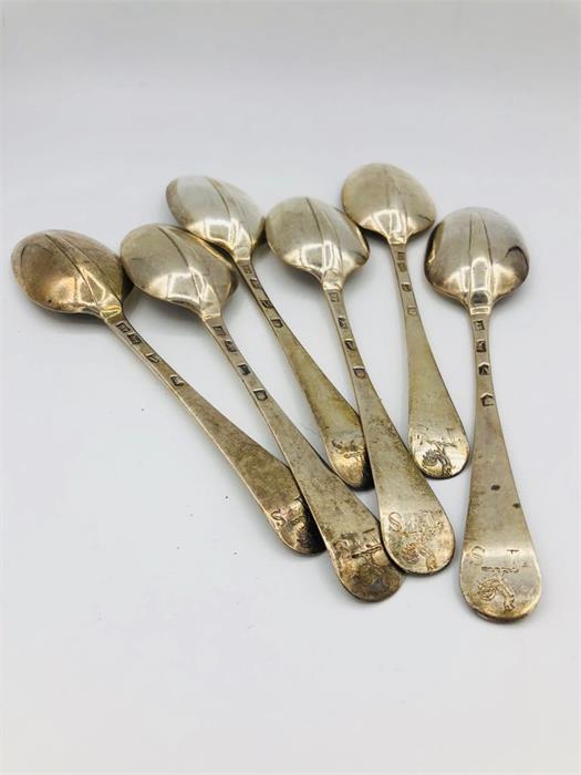 A set of six spoons, dated 1735 London makers mark RP, Richard Pargeter (19cm long) - Image 2 of 3