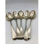 A set of five spoons by Chawner and Co , dated 1875 London (207g)