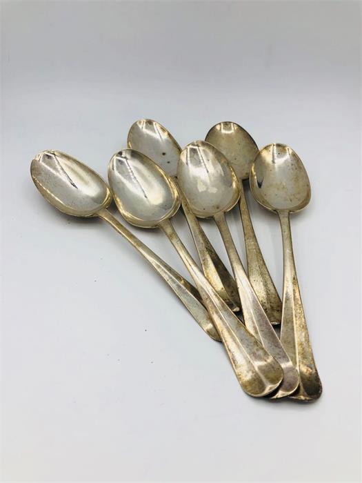 A set of six spoons, dated 1735 London makers mark RP, Richard Pargeter (19cm long)