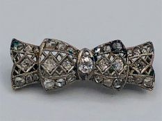 A Diamond bow brooch set in white gold.