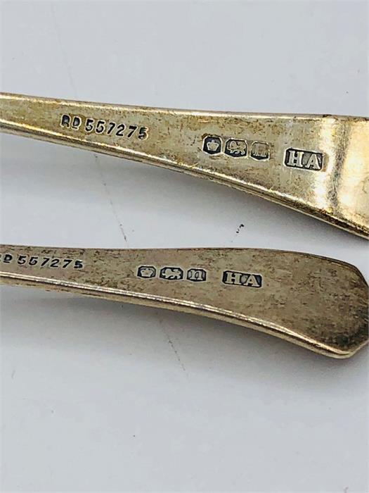 Two silver butter knives, hallmarked Sheffield 1930, makers mark HA - Image 2 of 2