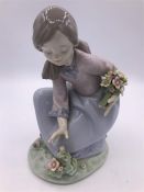 Lladro Figure 'Bouquet of Blossoms' (17cm)