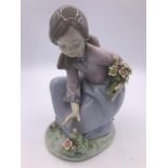 Lladro Figure 'Bouquet of Blossoms' (17cm)