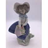 Lladro figure 'Pretty Picking' ( 18cm)