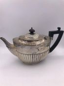 A Hallmarked silver teapot (592g) William Hutton & Sons Ltd Hallmarked London 1901-02.