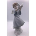 Lladro 'Peace on Earth' (28cm)