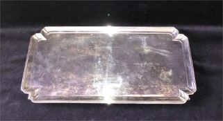 A silver platter by Mappin and Webb (940g)