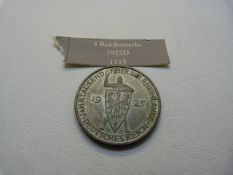 A German 1925 5 Reichsmark coin EF, 25g Knight with Shield, with 5 in a wreath to reverse.