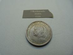 A silver German 1929 5 Reichsmark coin. EF, 25g, Hand with two fingers raised with Paul Hindenburg