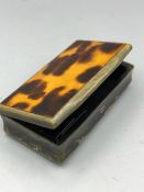 A Horn snuff box with a tortoiseshell lid