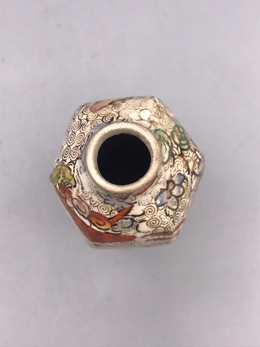A late 19th Century small vase. - Image 4 of 5