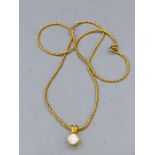 9ct gold necklace with pendant (2.5g)