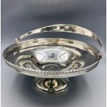 A hallmarked silver cake stand, Birmigham 1946-47.