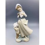 A Lladro figure of a girl with doves.