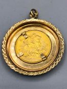 An 1893 gold Sovereign in a 9ct gold mount.(14g)