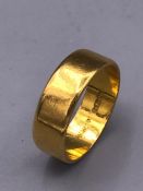 A 22ct yellow gold ring (4.7g)